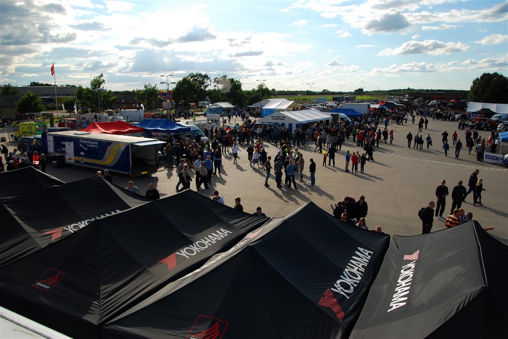Tvilum-fabrikken lægger arealer til en del af rallyshowet. Imidlertid betyder stor produktionstravlhed, at det ikke kan gennemføres i år.
(Foto: Morten Alstrup)